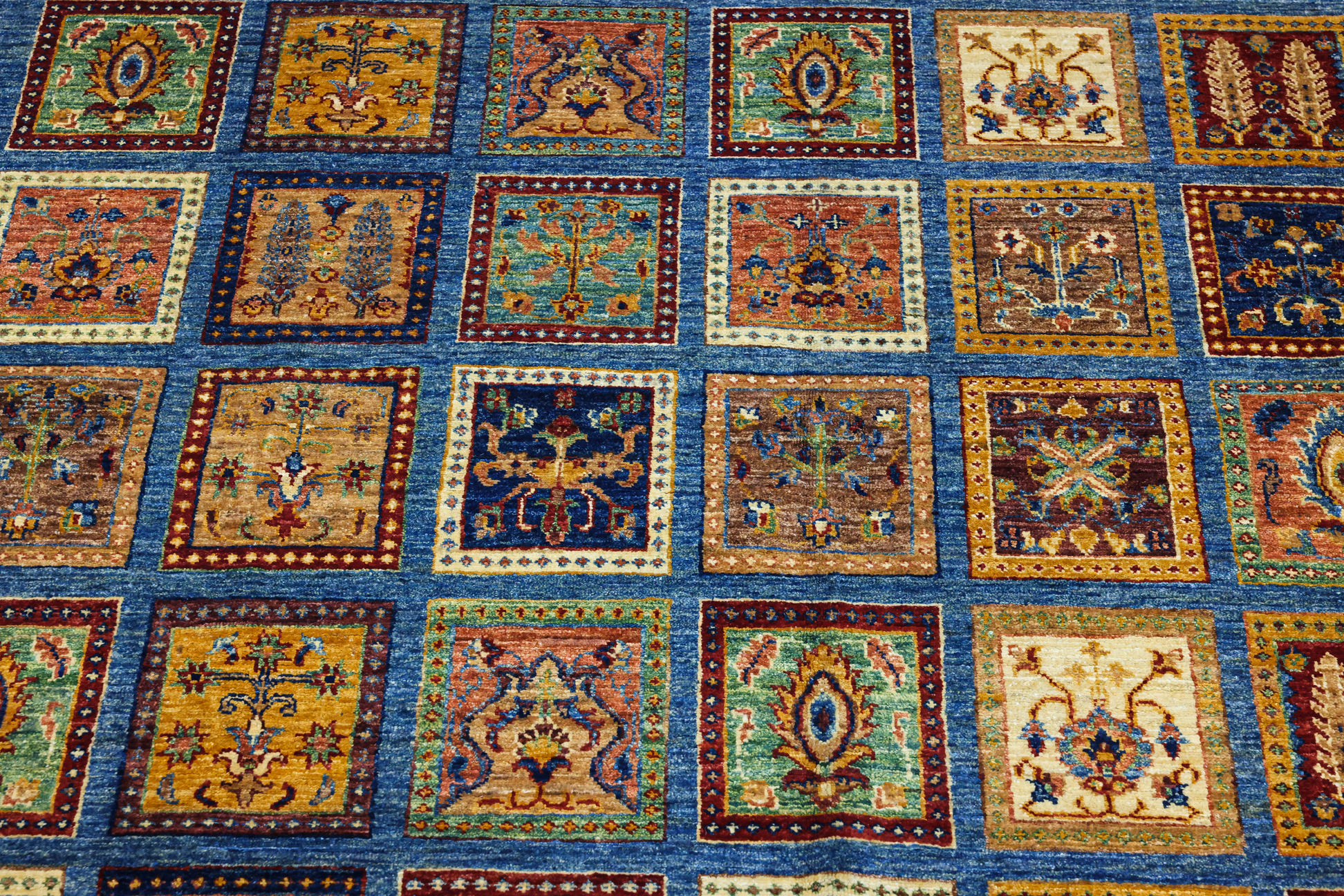 A BAKHTIAR PANELED WOOL CARPET (300 x 240cm) - Image 2 of 3