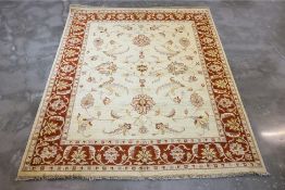 AN AFGHAN SULTANABAD WOOL RUG (250 x 200cm)