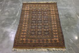AN ANTIQUE FILPA WOOL RUG (182 x 123cm)