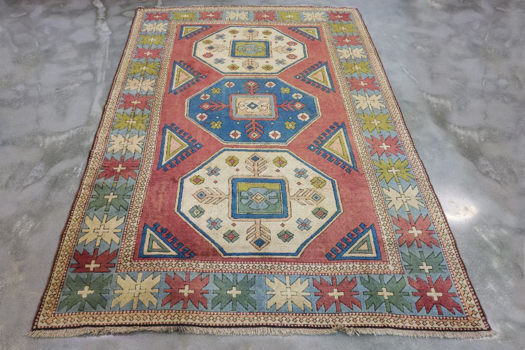 AN ANTIQUE TURKISH WOOL CARPET (315 x 222cm) - Image 1 of 3