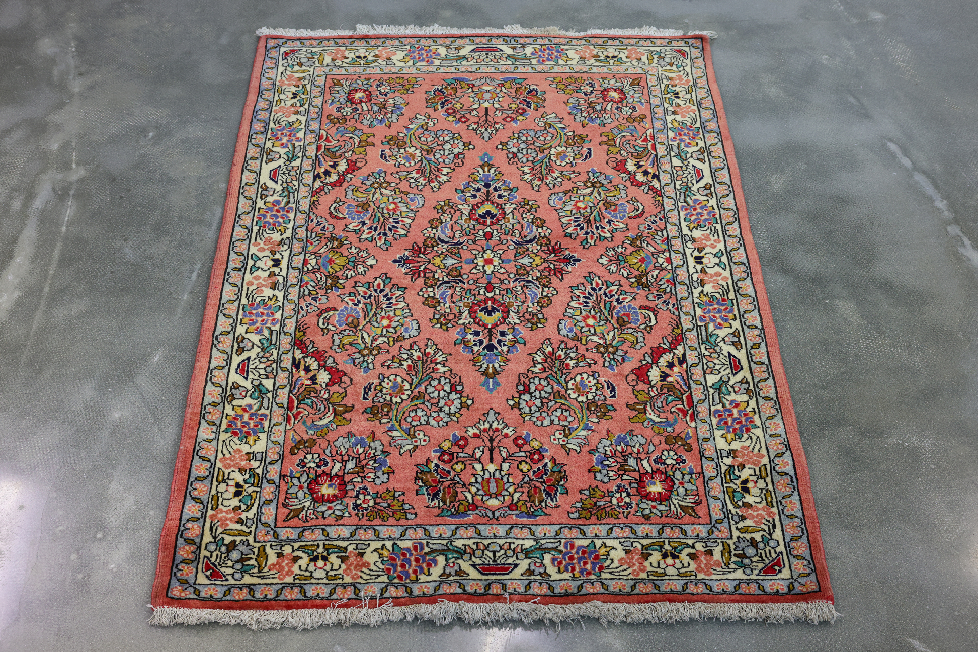 A PERSIAN FERAHAN WOOL RUG (156 x 110cm)
