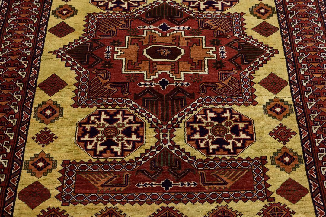 AN AFGHAN KARGHAI WOOL RUG (203 x 150cm) - Image 2 of 3
