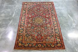 AN ANTIQUE JAMSHIDI WOOL RUG (203 x 126cm)