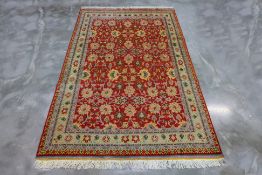 AN ANTIQUE PERSIAN FERAHAN WOOL CARPET (310 x 191cm)