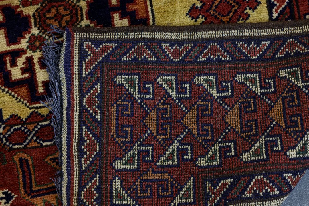 AN AFGHAN KARGHAI WOOL RUG (203 x 150cm) - Image 3 of 3