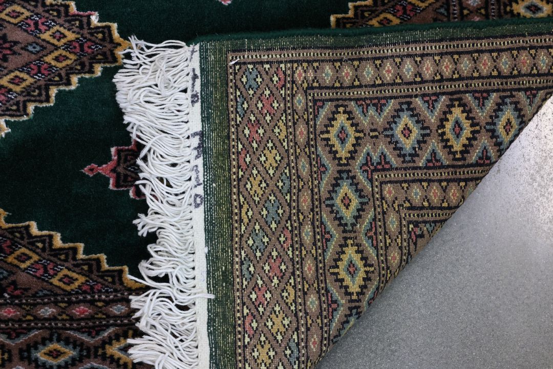 A KASHMIRI SAROUK WOOL RUNNER (242 x 75cm) - Image 3 of 3