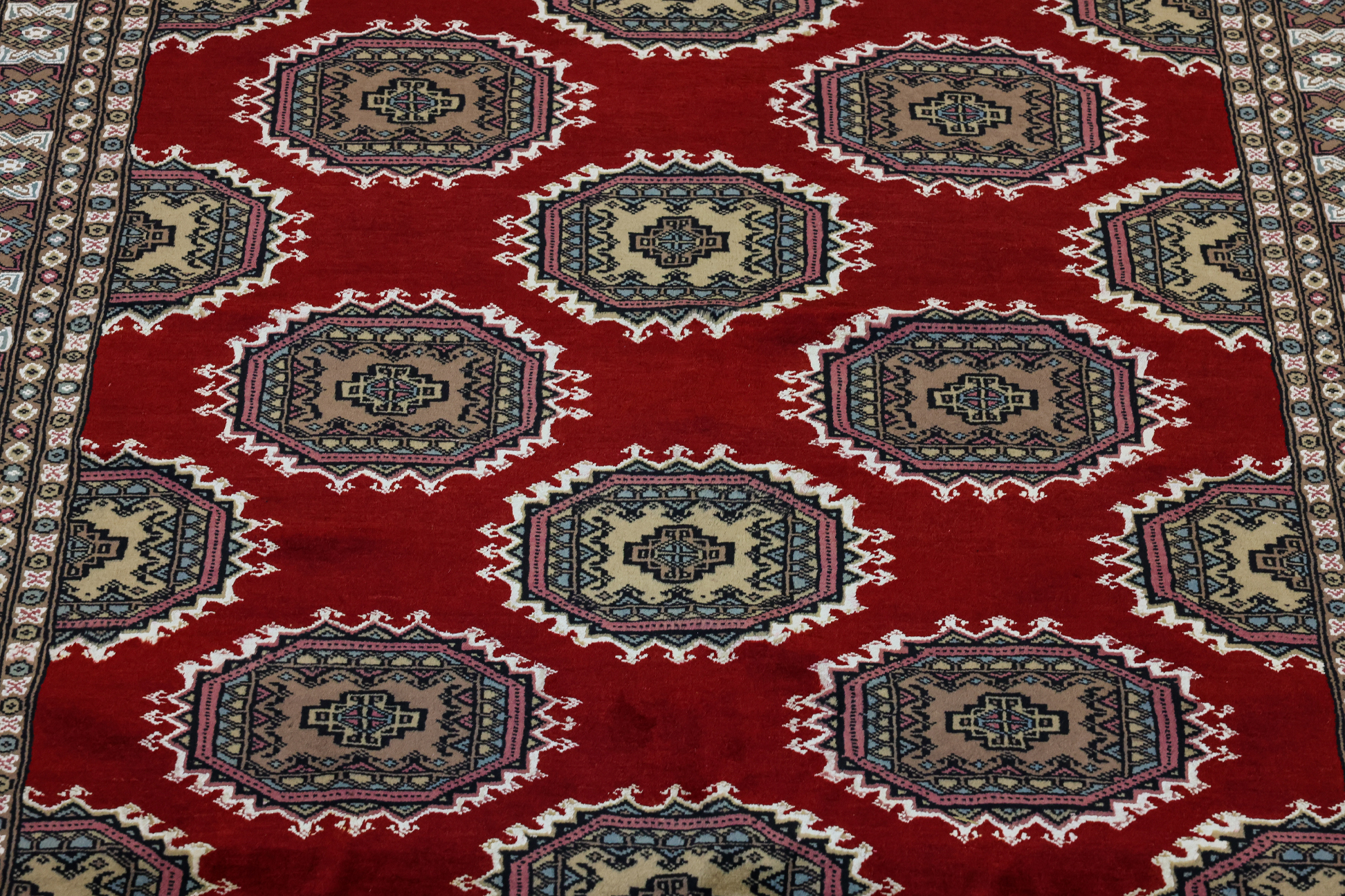 A KASHMIRI SILK AND WOOL RUG (250 x 154) - Image 2 of 3
