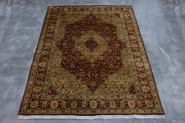 A KASHAN WOOL RUG (246 x 170cm)