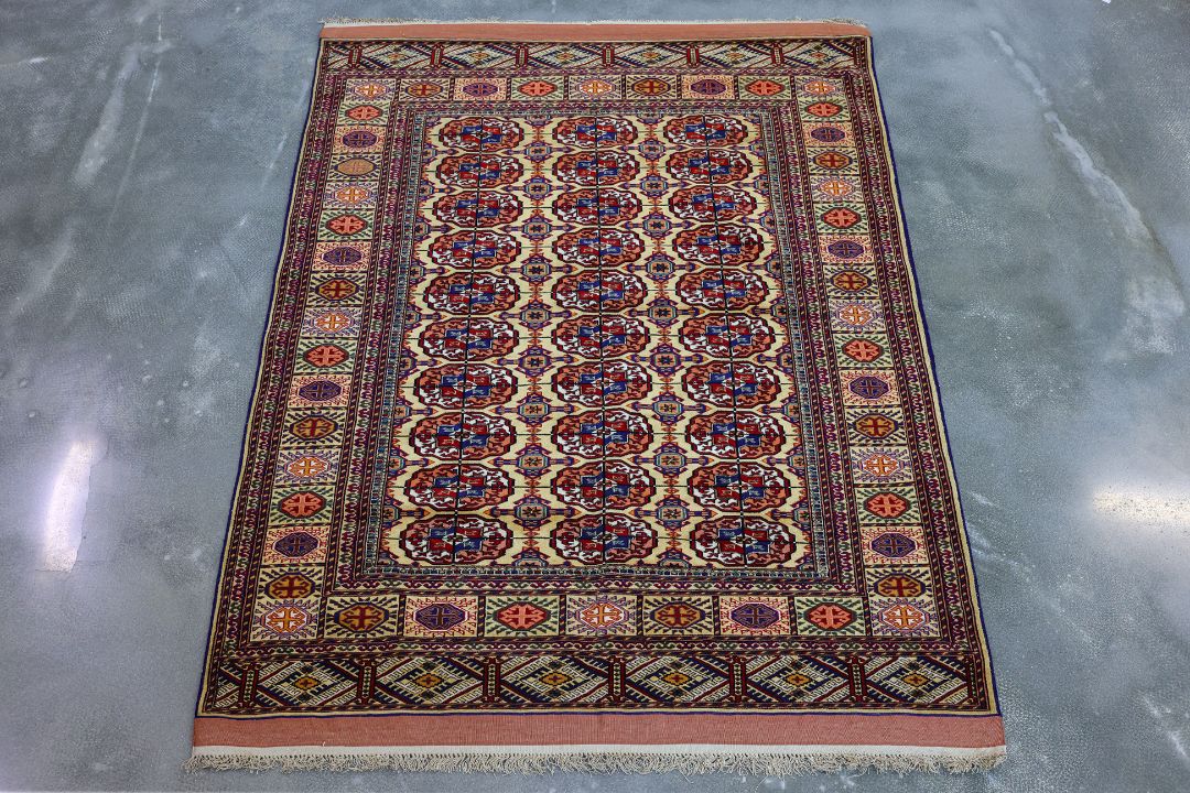 A TURKMEN BOKHARA SILK AND WOOL RUG (167 x 118cm) - Image 1 of 3