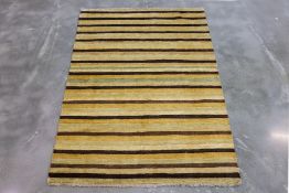A CONTEMPORARY STRIPED WOOL RUG (182 x 122cm)