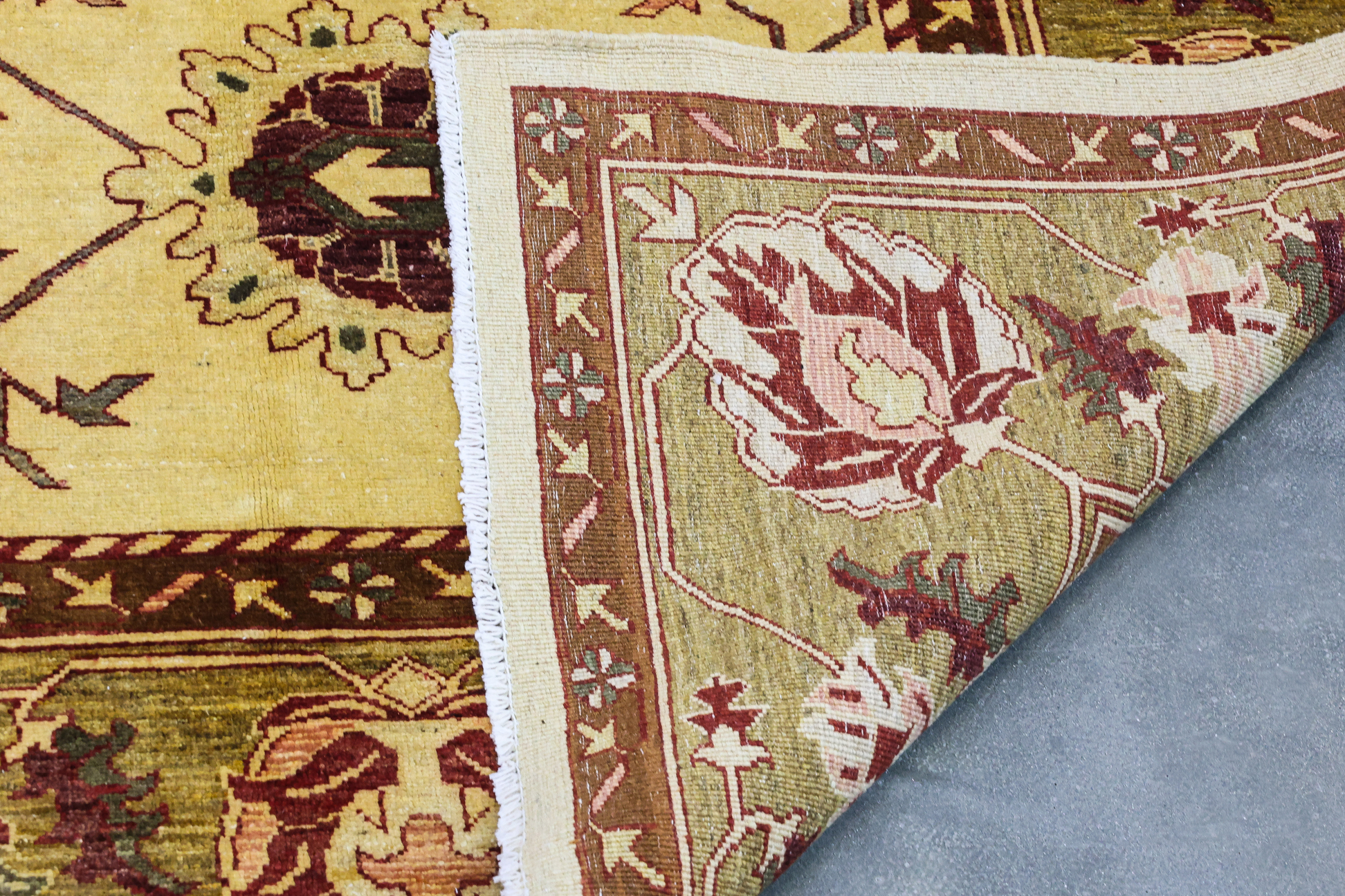 AN AFGHAN MAHAL WOOL CARPET (362 x 286cm) - Image 3 of 3