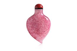 A PINK AND WHITE GLASS PEACH-FORM SNUFF BOTTLE