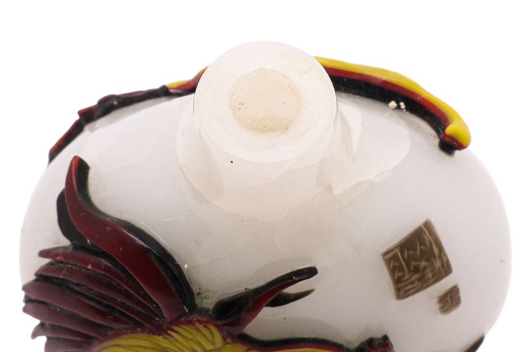 AN OVERLAY GLASS SNUFF BOTTLE WITH CRICKETS AND ROOSTER - Image 5 of 5