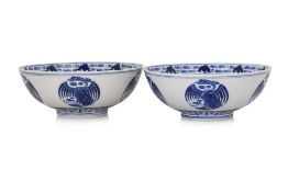 A PAIR OF BLUE AND WHITE CRANE MEDALLION PORCELAIN BOWLS