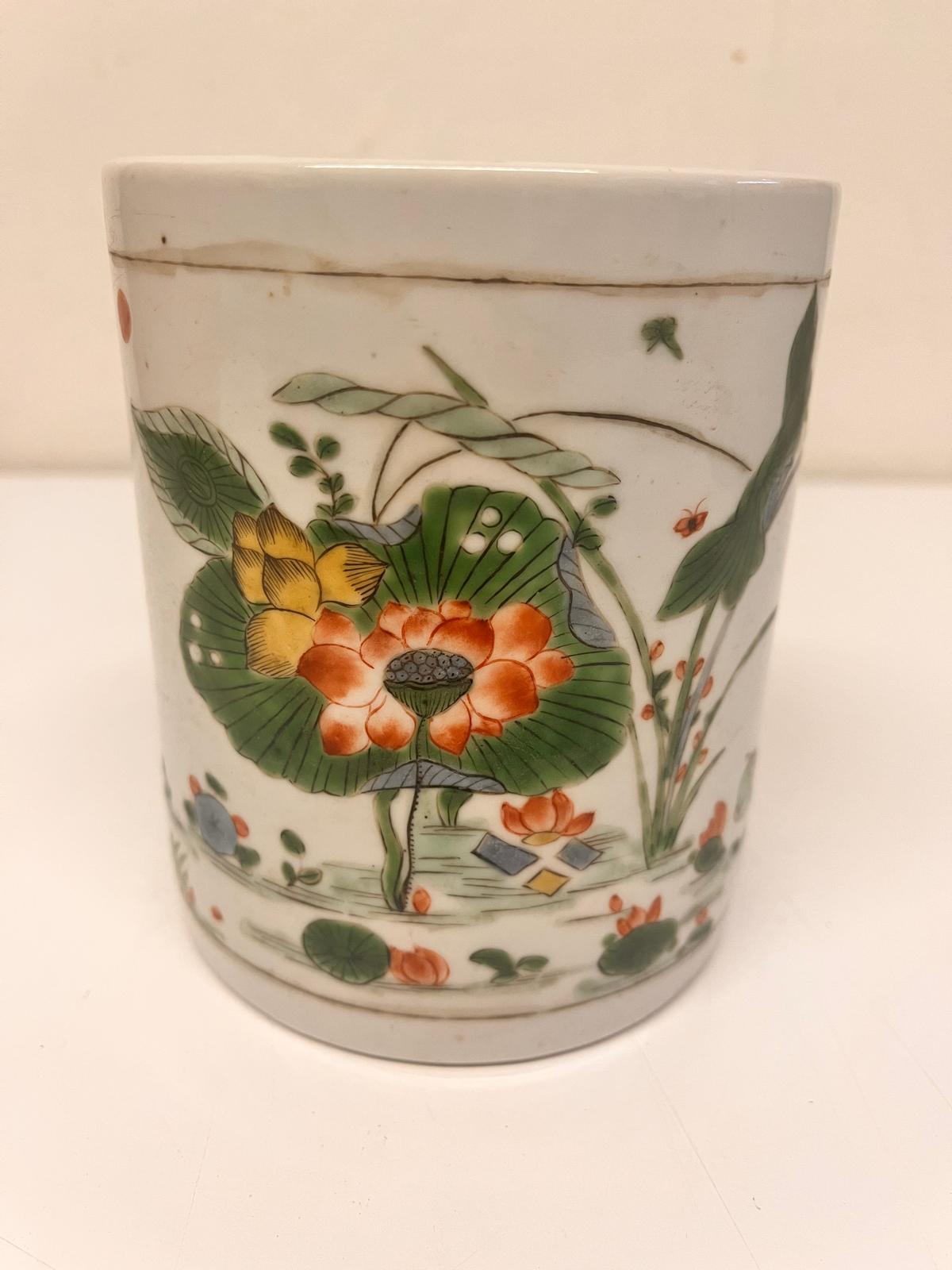 A FAMILLE VERTE BRUSH POT - Image 6 of 10