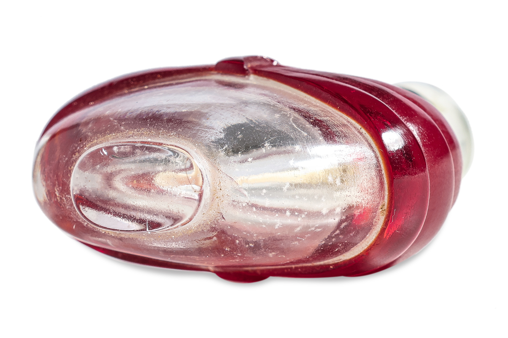 A RED OVERLAY GLASS SNUFF BOTTLE - Image 4 of 6