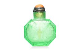 A SMALL FACETED GREEN GLASS SNUFF BOTTLE
