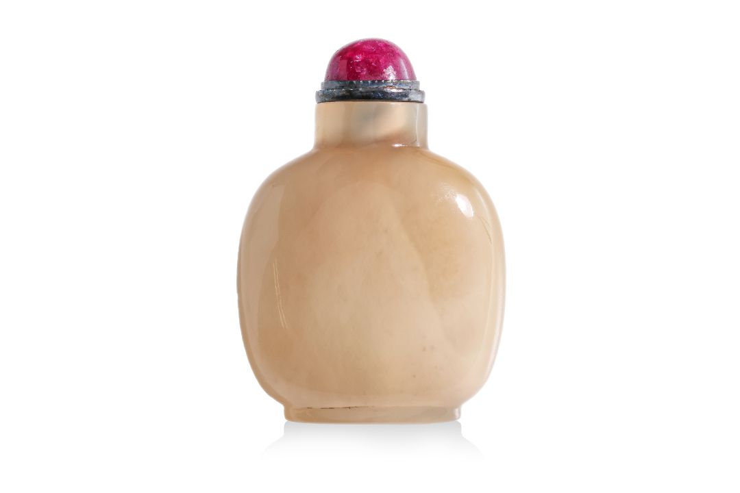 A CHALCEDONY SNUFF BOTTLE - Image 2 of 4