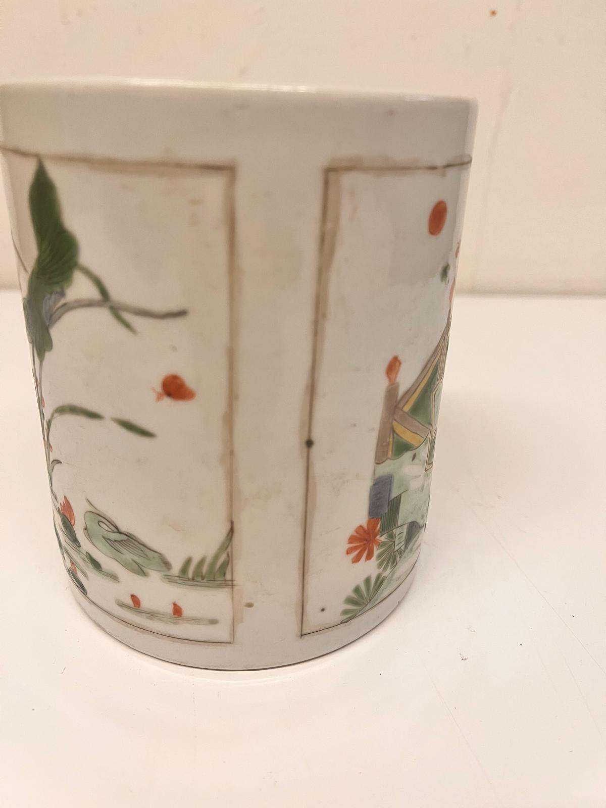 A FAMILLE VERTE BRUSH POT - Image 5 of 10