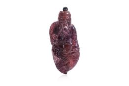 A FIGURAL AMETHYST-COLOURED GLASS SNUFF BOTTLE