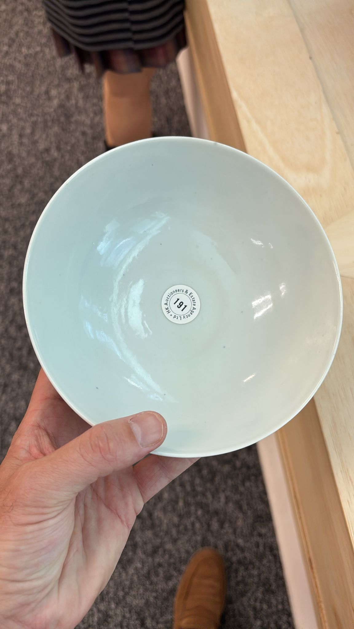 A GREEN ENAMELLED PORCELAIN DRAGON BOWL - Image 12 of 12