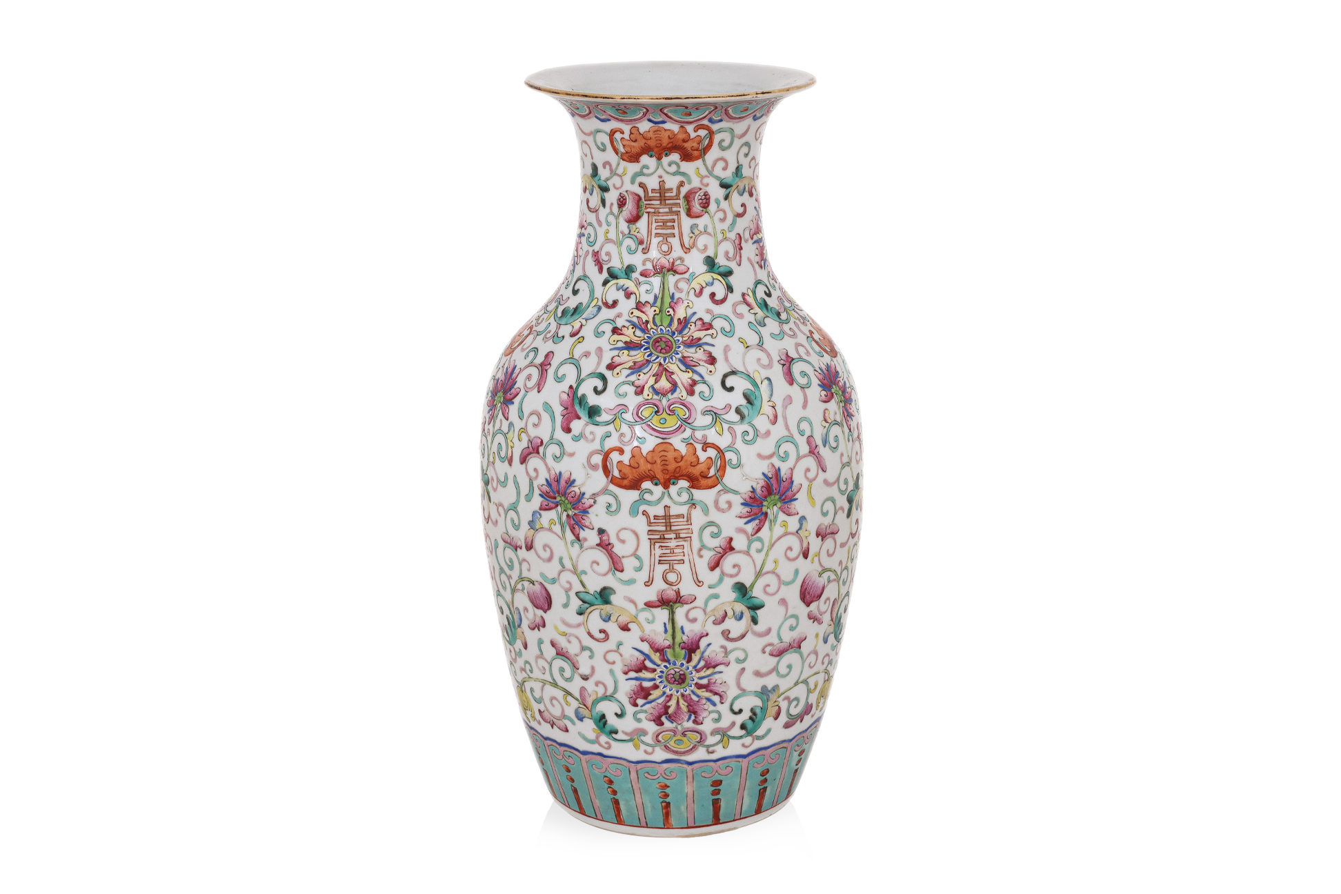 A LARGE FAMILLE ROSE PORCELAIN VASE