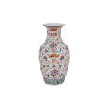 A LARGE FAMILLE ROSE PORCELAIN VASE