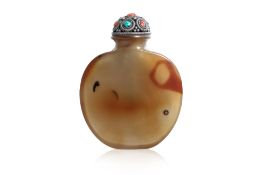 A SLENDER AGATE SNUFF BOTTLE