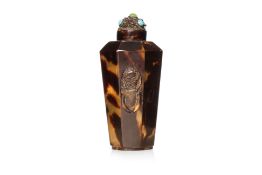 A TORTOISESHELL SNUFF BOTTLE