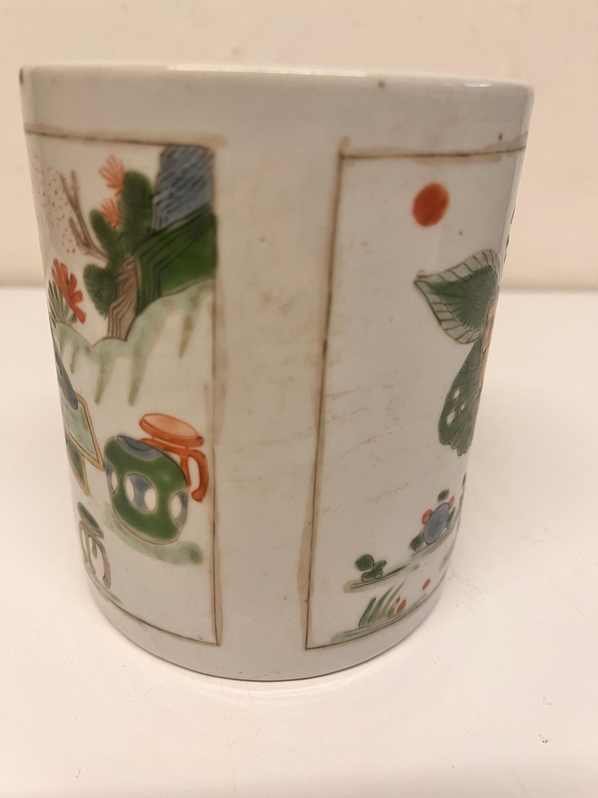 A FAMILLE VERTE BRUSH POT - Image 9 of 10