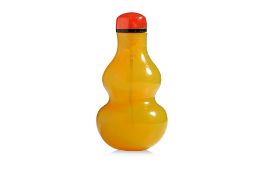 A DOUBLE-GOURD FORM YELLOW GLASS SNUFF BOTTLE
