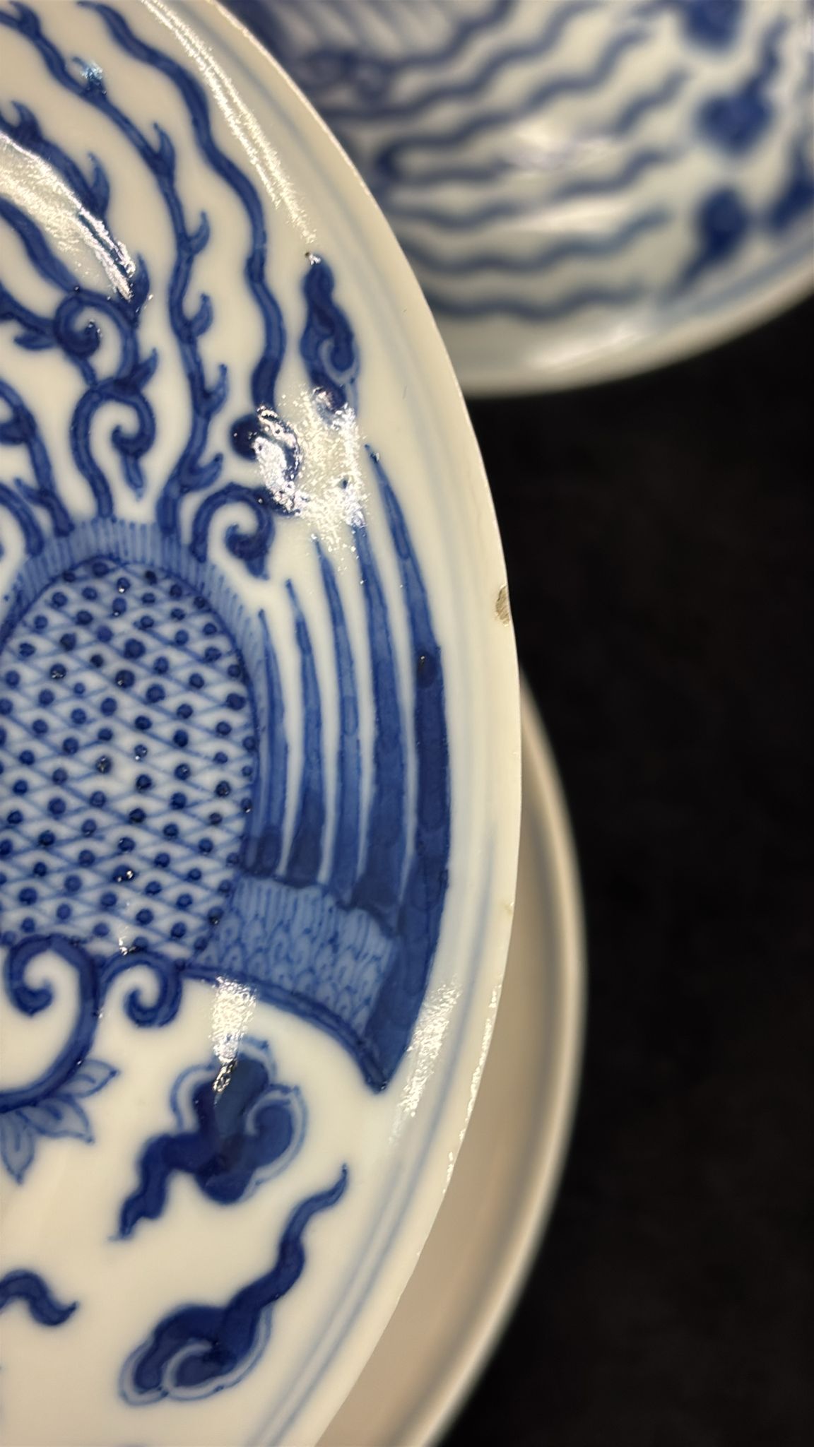 A PAIR OF BLUE AND WHITE PORCELAIN PHOENIX BOWLS AND COVERS - Image 11 of 13