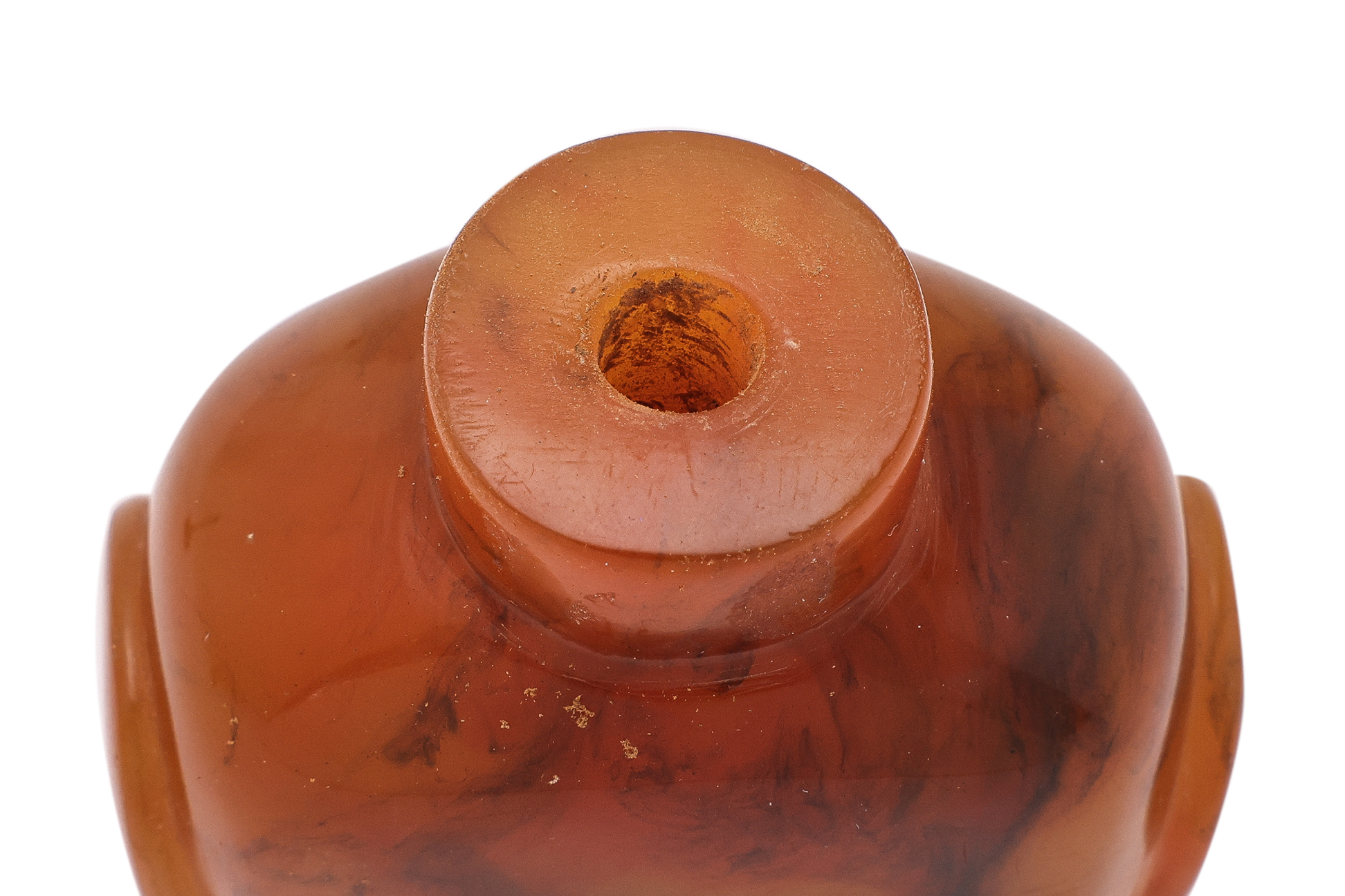 AN AMBER SNUFF BOTTLE - Image 5 of 5