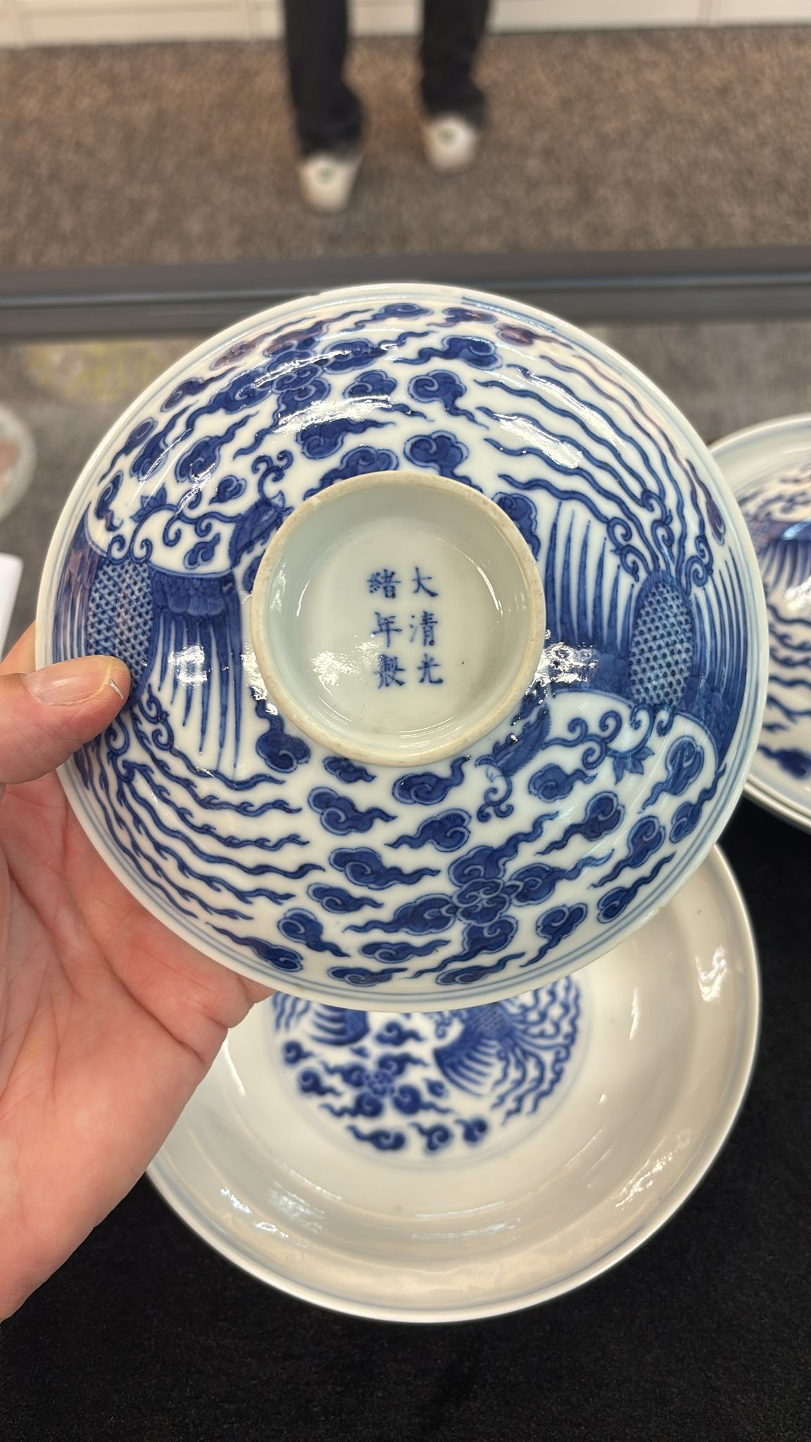 A PAIR OF BLUE AND WHITE PORCELAIN PHOENIX BOWLS AND COVERS - Image 5 of 13