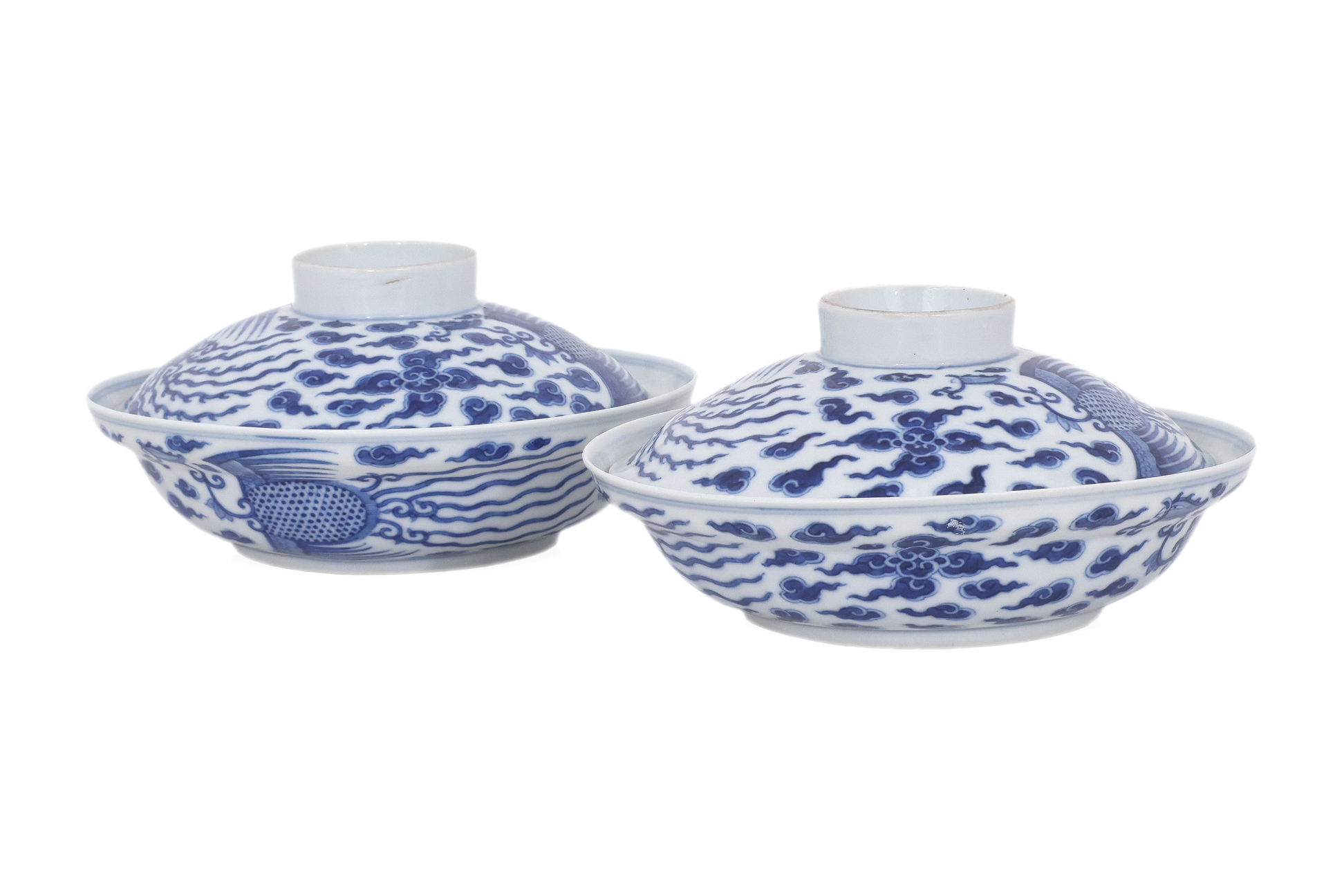 A PAIR OF BLUE AND WHITE PORCELAIN PHOENIX BOWLS AND COVERS - Image 2 of 13