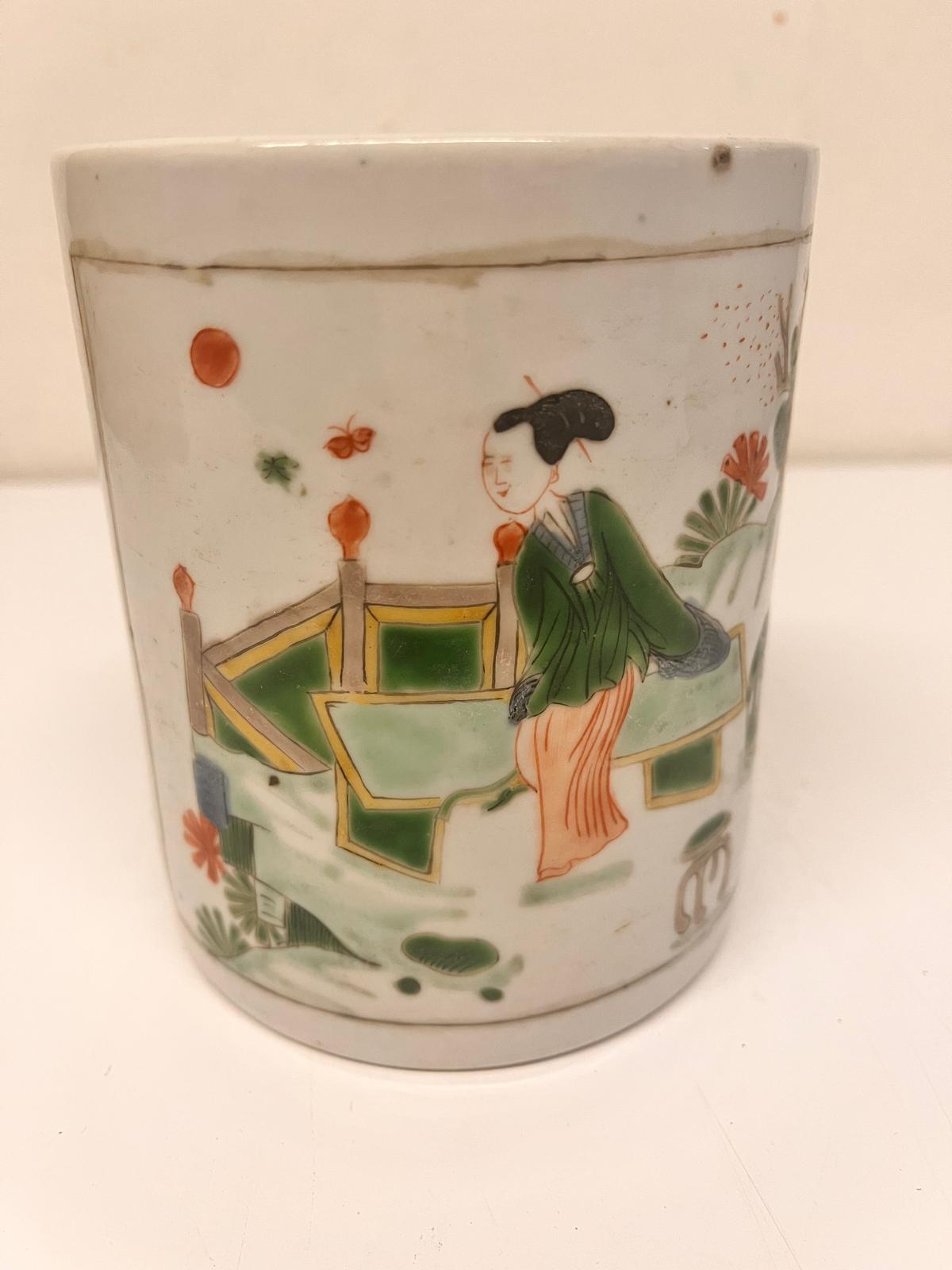 A FAMILLE VERTE BRUSH POT - Image 7 of 10