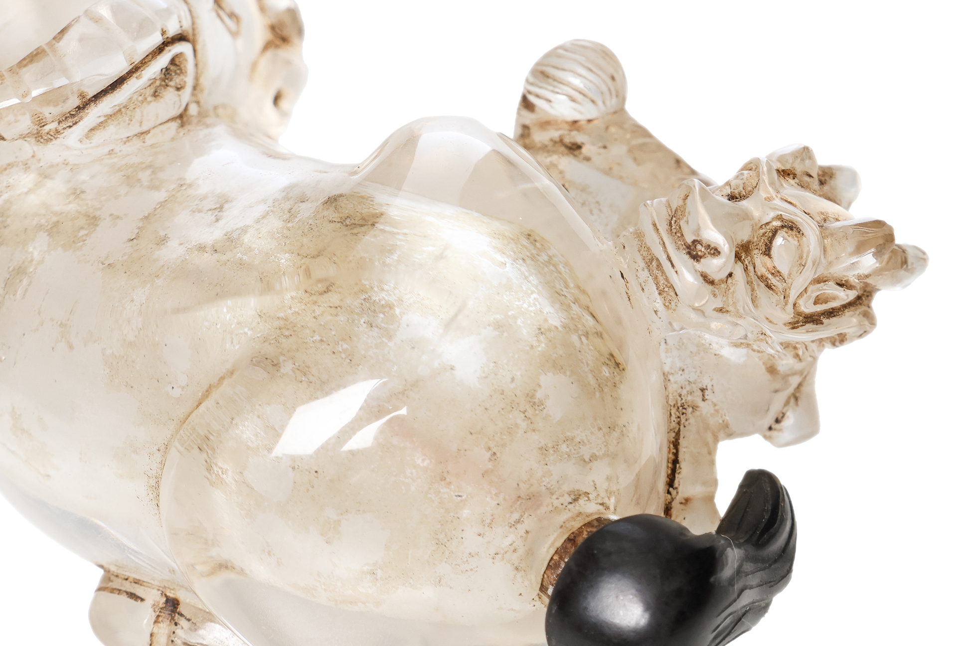 A ROCK CRYSTAL BUFFALO AND QILIN SNUFF BOTTLE - Image 3 of 3