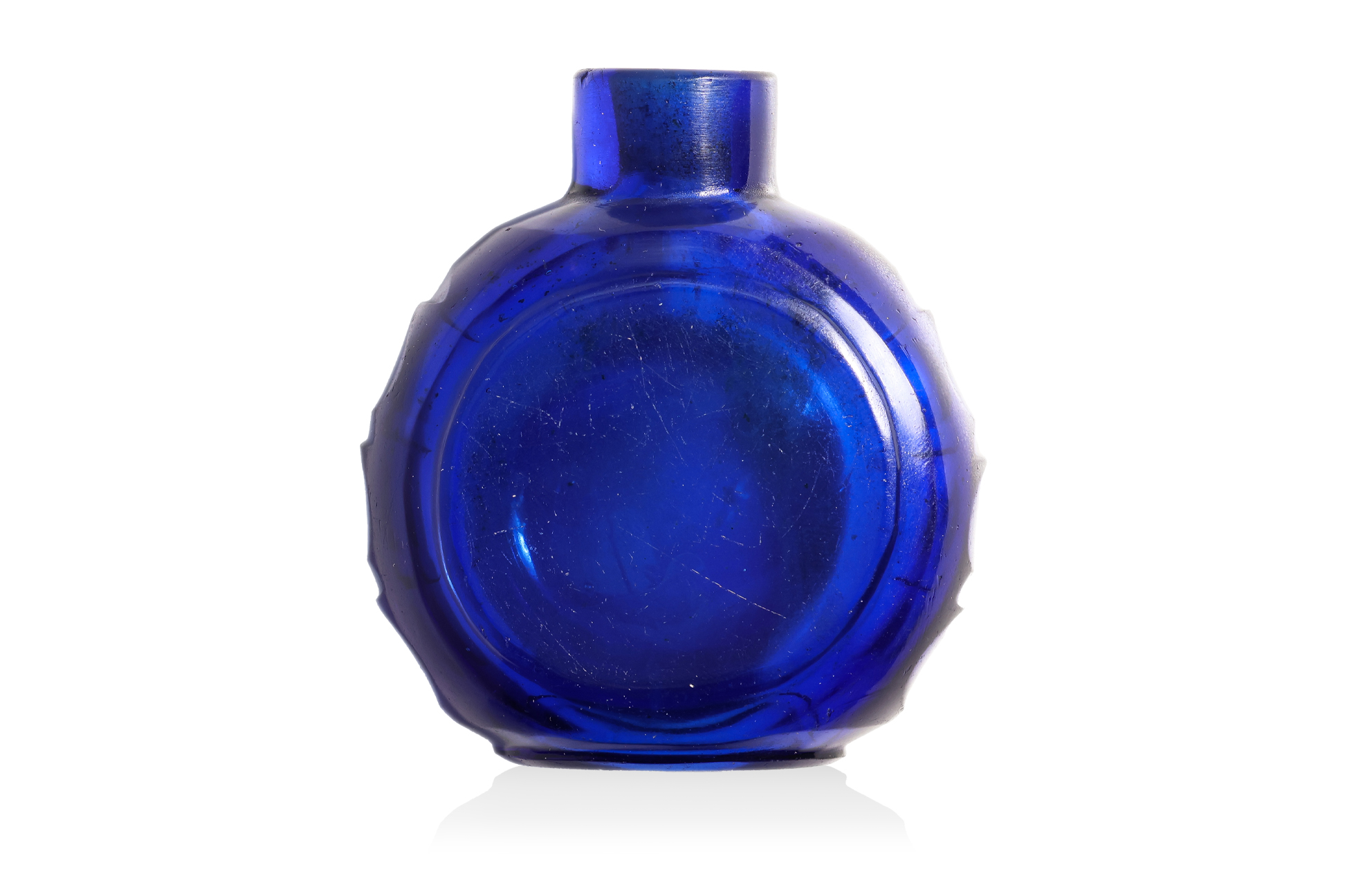 A CLEAR BLUE GLASS SNUFF BOTTLE