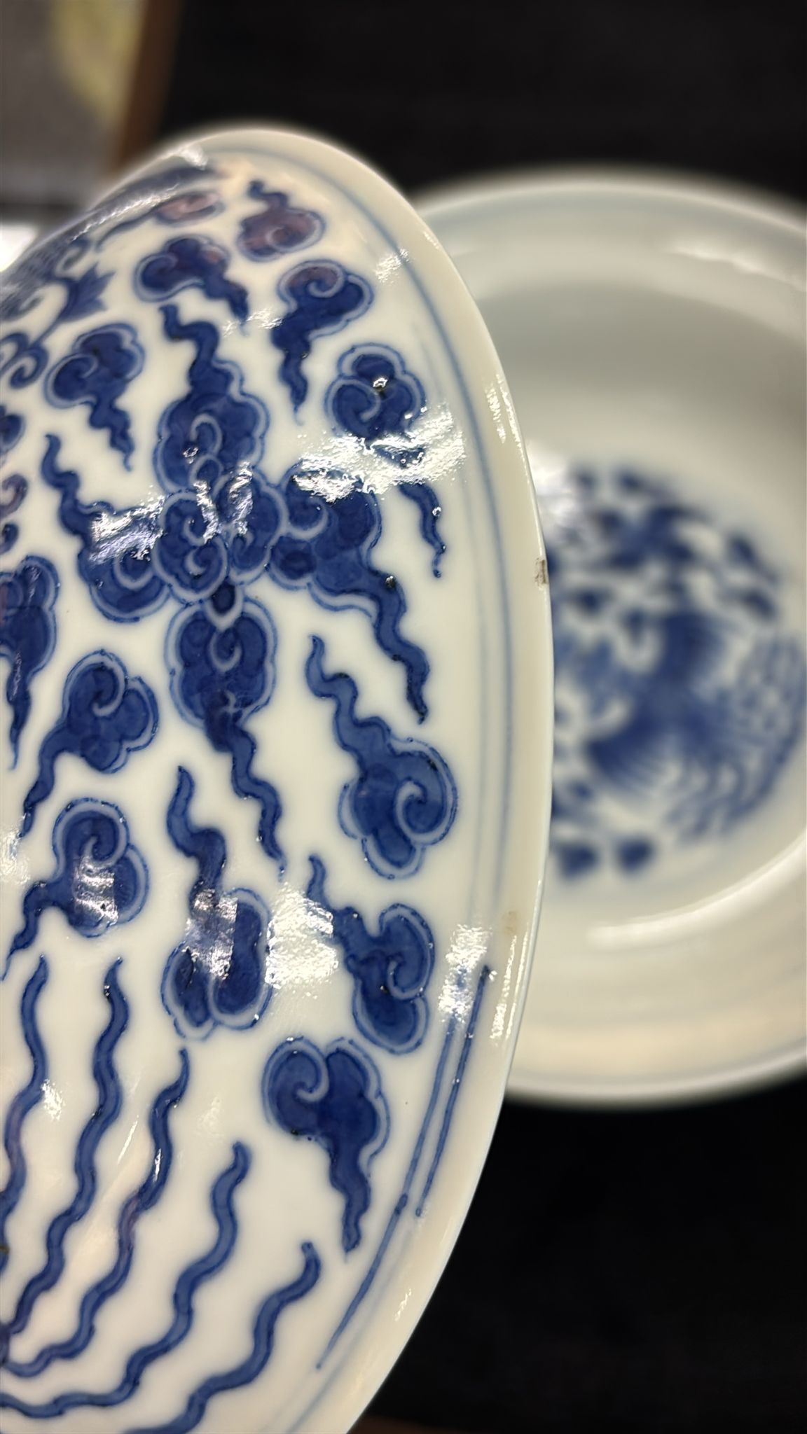 A PAIR OF BLUE AND WHITE PORCELAIN PHOENIX BOWLS AND COVERS - Image 13 of 13