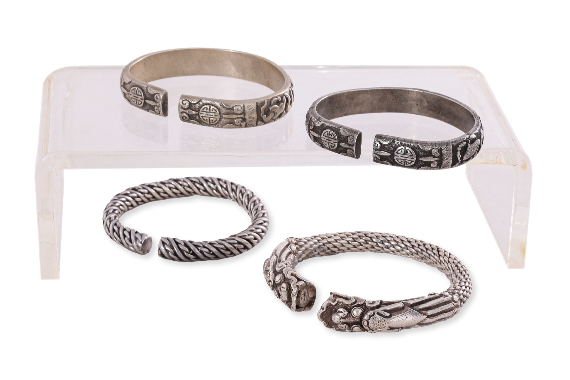 A GROUP OF FOUR CHINESE SILVER BANGLES - Image 3 of 3