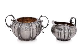 A GEORGE V SILVER SUGAR BOWL AND CREAM JUG