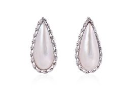 A PAIR OF MABE CULTURED PEARL CLIP-ON EARRINGS