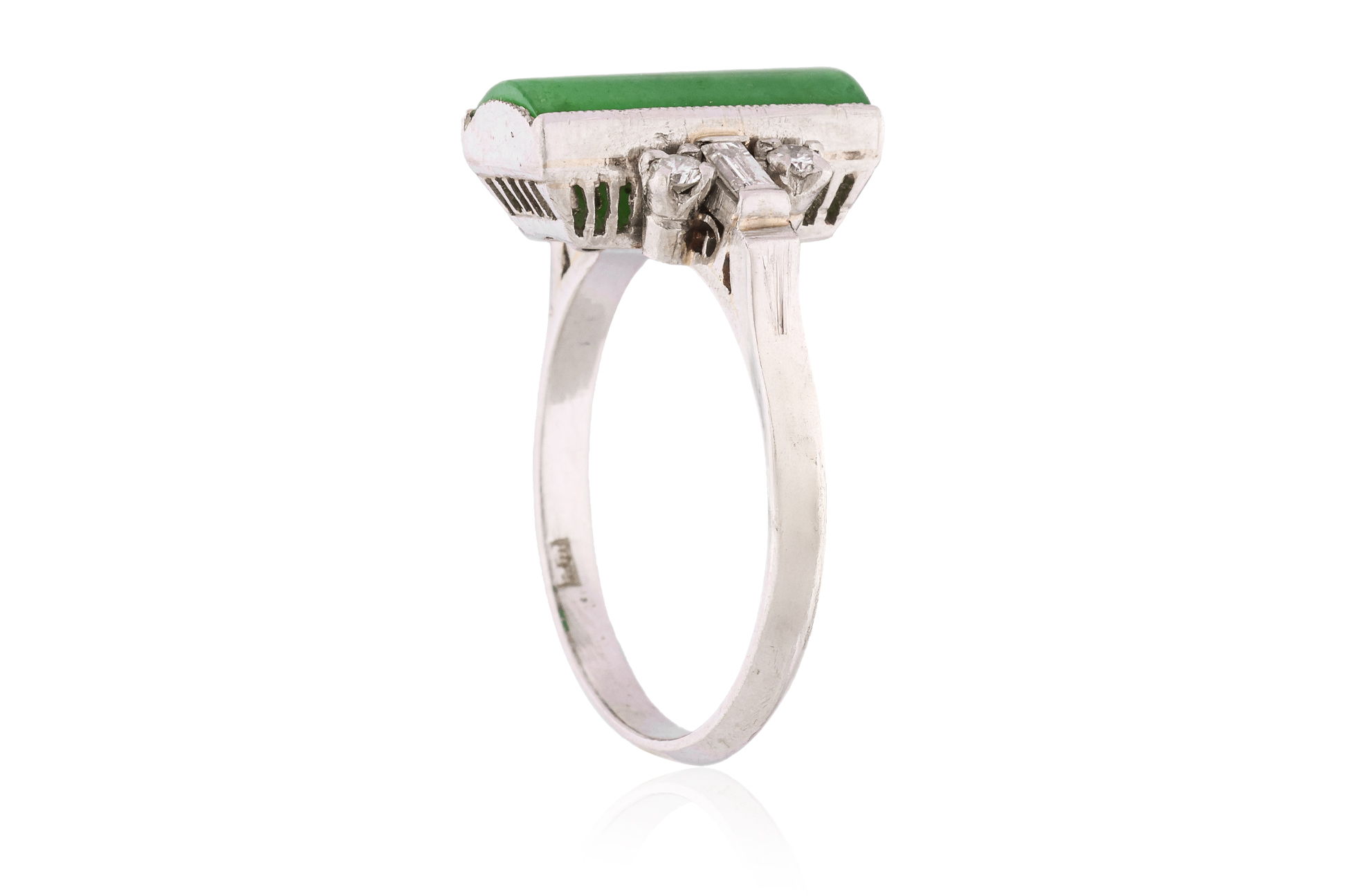 A JADEITE AND DIAMOND RING - Image 3 of 3
