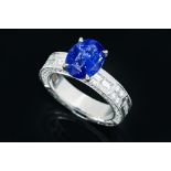 AN UNHEATED 'CORNFLOWER BLUE' SAPPHIRE AND DIAMOND RING