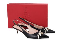 VALENTINO GARAVANI - A PAIR OF BOW-DETAIL SLINGBACK PUMPS