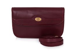 A GUCCI BURGUNDY LEATHER HANDBAG