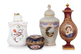 A GROUP OF EUROPEAN CONTINENTAL PORCELAIN ITEMS