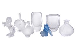 A GROUP OF LALIQUE, DAUM AND KOSTA BODA GLASS OBJECTS