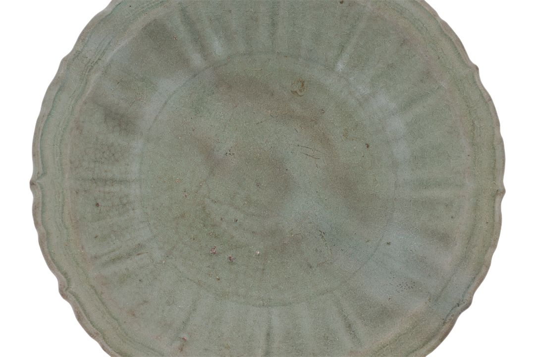 A LARGE CELADON DISH - Image 3 of 3