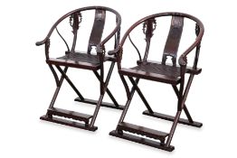 A PAIR OF CHINESE HORSESHOE BACK FOLDING HUNTING CHAIRS